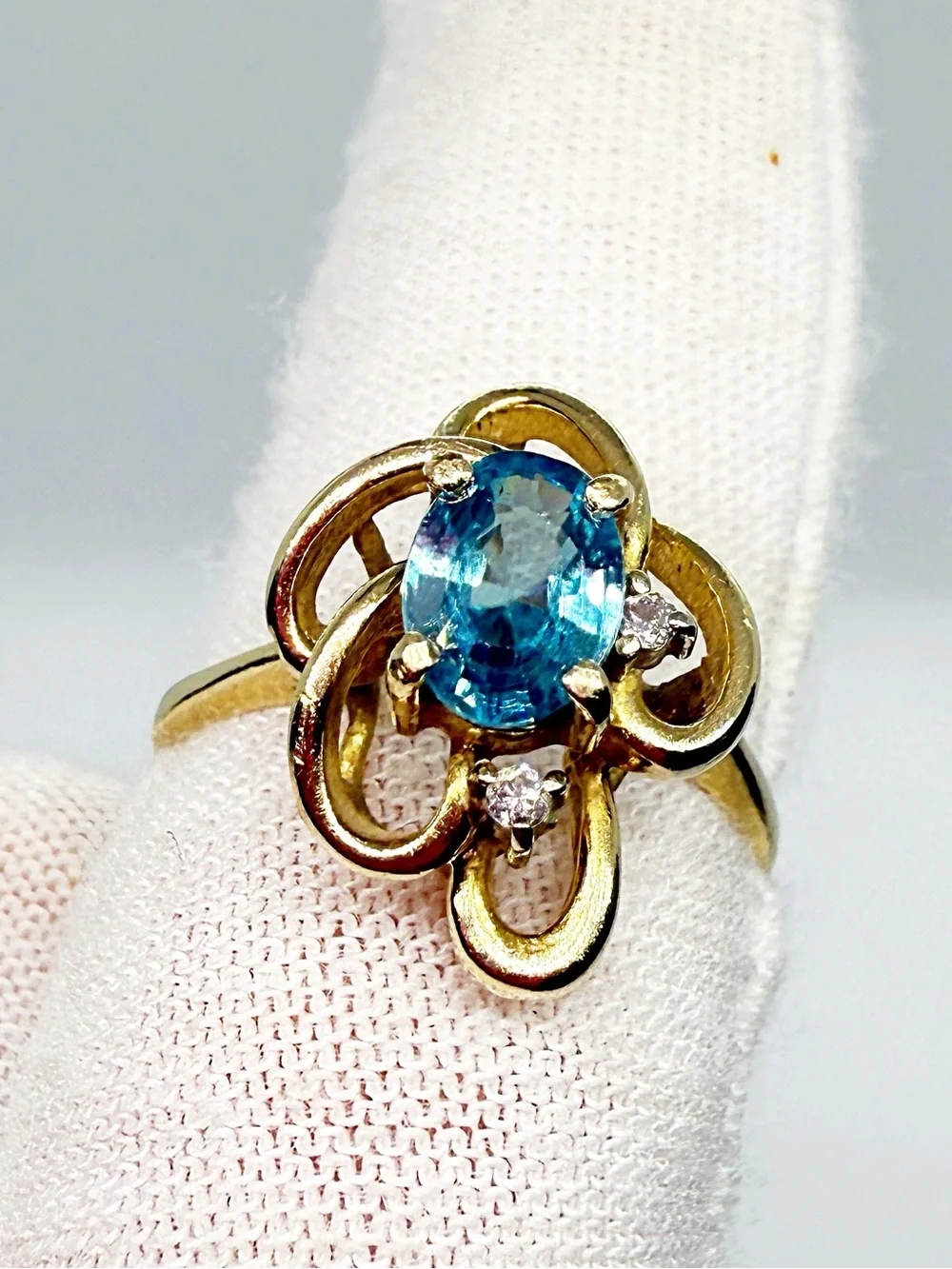 N/A elegant gold
